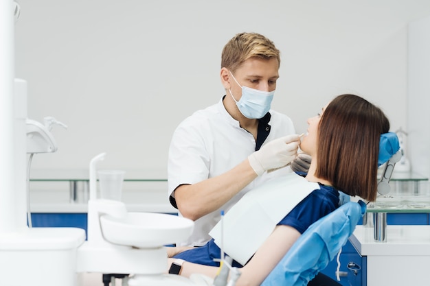 How is Dental Veneer Applications Performed